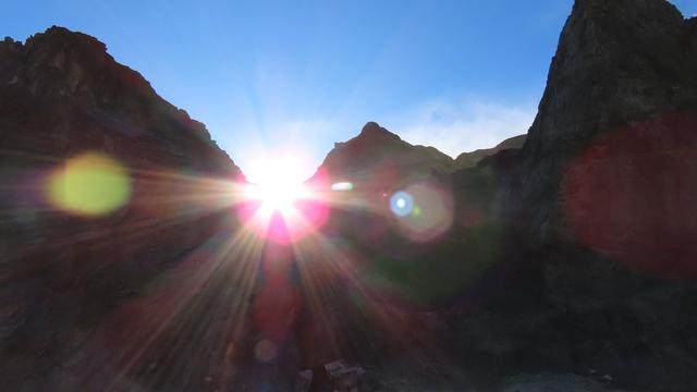 Sonnenaufgang nach einer kühlen Nacht