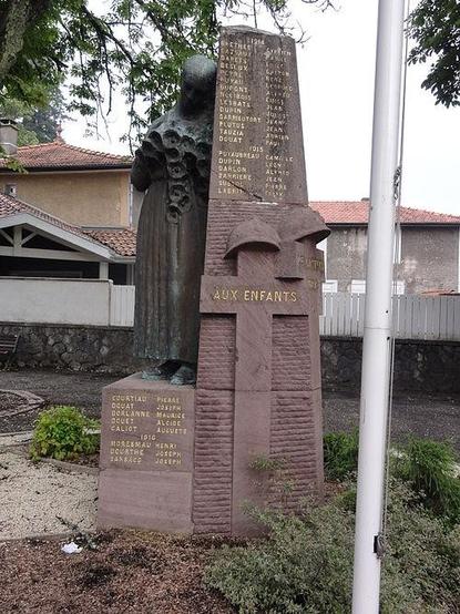 Monument aux morts de la guerre 1914-1918, situé entre les rues J.N.-Serret et Castetbert à #Castets (#Landes) Le monument aux morts est érigé en 1923-1924, par le sculpteur landais Edouard Cazaux. Il représent...
Suite 👉 https://monumentum.fr/monument-historique/pa40000083/castets-monument-aux-morts-de-la-guerre-1914-1918-situe-entre-les-rues-jn-serret-et-castetbert
#Patrimoine #MonumentHistorique
Photo CC-BY-SA 4.0 : Havang(nl)