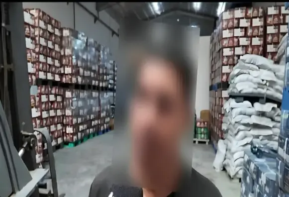 مستودع بالرياض يحتفظ بأطنان من الأرز منتهي الصلاحية ويعيد بيعه في الأسواق بعد التلاعب بتواريخ الإنتاج . صحيفة المرصد