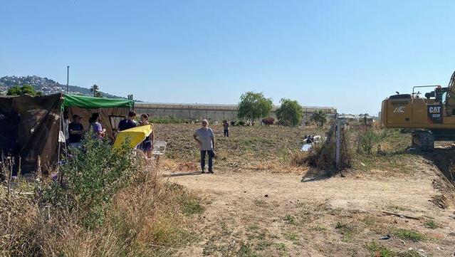 Els pagesos temen que l'aigua dolça de què disposen quedi barrejada amb l'aigua salada del mar que s'ha filtrat en els últims temps (3Cat)