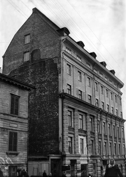 Pohjoinen Makasiinikatu 1. (1920, Helsingin kaupunginmuseo)

Alkuperäinen mustavalkoinen valokuva, jonka on ottanut Ivan Timiriasew.
