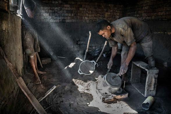 The activity of the workers in a small artisanal foundry of aluminium (Madagascar).

From the heart of Madagascar’s highlands comes a craft both timeless and essential.
In this part of the country, small artisanal foundries turn recycled aluminum from cans, scrap metal and bolts into pots, pans and decorative pieces like lemurs, zebus and baobabs.
Artisans melt aluminum in brick furnaces heated by charcoal, pour it into hand-carved sand molds and polish each piece to a brilliant shine.
This tradition began over a century ago when aluminum has been introduced to the town after World War I.
This legacy continues today in family-run workshops.

Website: <a href="http://www.robertopazziphoto.com/" rel="noreferrer nofollow">www.robertopazziphoto.com/</a>

Instagram: <a href="https://www.instagram.com/roberto_pazzi_photo" rel="noreferrer nofollow">www.instagram.com/roberto_pazzi_photo</a>