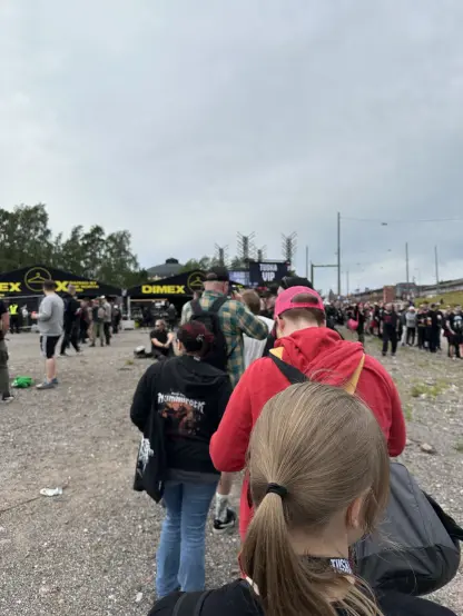 Muutama muukin metallipää liikenteessä. Tuskan perjantaipäivän ennätys 22000 kävijää rikki