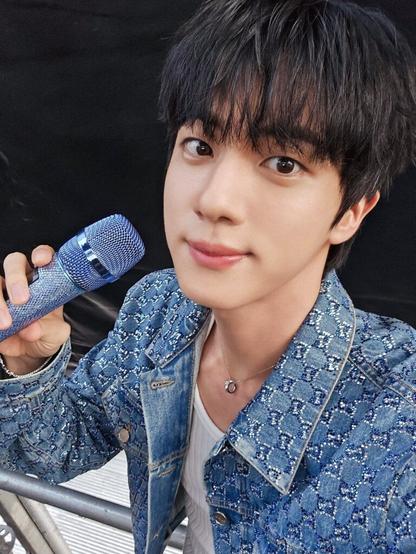 250628 TwitterのBTSオフィシャル：今日のバンタンとjin @ runseokjin_ep.tour -goyang 1日