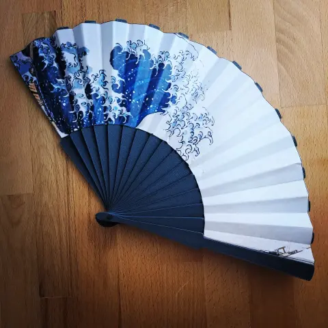 Éventail imprimé en 3D avec une image de La Grande Vague de Kanagawa