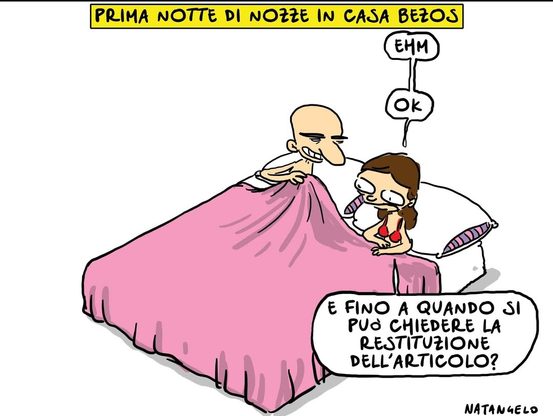 'Prima notte di nozze in casa Bezos'.

Nel disegno, Jeff Bezos a letto con la moglie solleva il lenzuolo mostrandosi nudo. Lei: "Ehm, ok... e fino a quando si può chiedere la restituzione dell'articolo?"