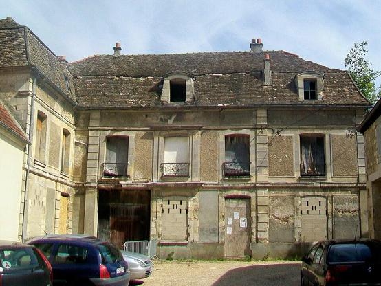 Hôtel de Brière à #MagnyenVexin (#ValDOise) Construction XVIIe siècle. Façades et toitures du bâtiment principal ; façade et toiture de l'aile en retour ainsi que son escalier ; façades et toitures du corps de ...
Suite 👉 https://monumentum.fr/monument-historique/pa00080246/magny-en-vexin-hotel-de-briere
#Patrimoine #MonumentHistorique
Photo CC-BY-SA 4.0 : P.poschadel