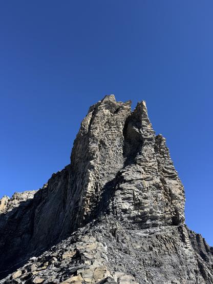 Fifth rise in the SE ridge of Balmhorn, in the form of a tower with a big fissure which can be climbed