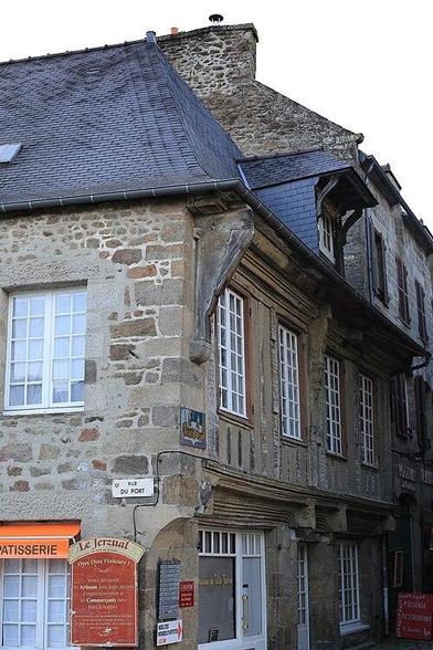 Maison à #Dinan (#CôtesDArmor) Construction XVIe siècle, XIXe siècle. Façades et toitures (cad. B 1255) : classement par arrêté du 4 décembre 1961.
Suite 👉 https://monumentum.fr/monument-historique/pa00089135/dinan-maison
#Patrimoine #MonumentHistorique
Photo CC-BY-SA 4.0 : Pymouss