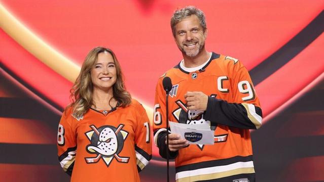 Joshua Jackson Has ‘Mighty Ducks’ Reunion With Marguerite Moreau To Announce Anaheim NHL Draft Pick
