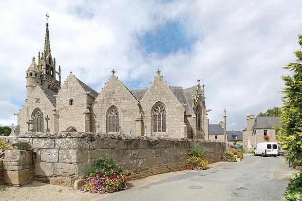 Eglise Notre-Dame de Trédrez et cimetière à #TrédrezLocquémeau (#CôtesDArmor) D'après une inscription, l'église aurait été réédifiée en 1500. La partie du bas-côté sud, comprise entre le porche et le choeur, es...
Suite 👉 https://monumentum.fr/monument-historique/pa00089681/tredrez-locquemeau-eglise-notre-dame-de-tredrez-et-cimetiere
#Patrimoine #MonumentHistorique
Photo CC-BY-SA 4.0 : Christophe Marcheux