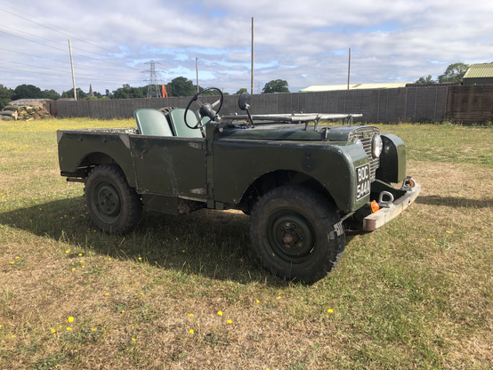 Do you like #LandRover? This is a 1950 model with mud and dents - perfect! - http://miniphernalia.co.uk