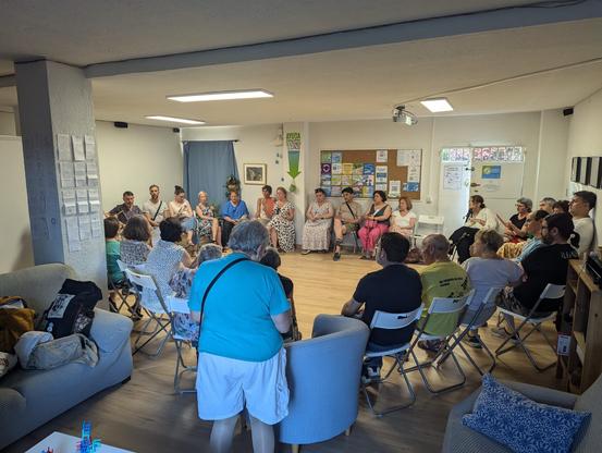 Otra vista del mismo círculo de debate.