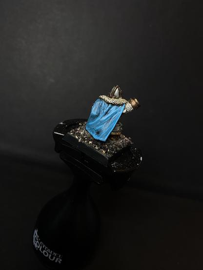 Rear of the same mini show a big turquoise cape.