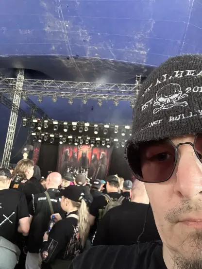 Whitechapelin keikan edellä pöljä selfie