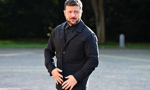 Volodimir Zelenski llega la cena oficial de los reyes de Países Bajos ante la cumbre de la OTAN, en el Paleis Huis ten Bosch de La Haya, el 24 de junio. (Ansgar Haase / picture alliance via Getty Images)