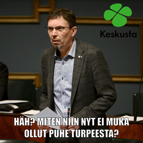 Valokuva Keskustan kansanedustaja Vesa Kalliosta puhumassa eduskunnassa häkeltynyt ilme kasvoillaan. Päällä teksti "Häh? Miten niin nyt ei muka ollut puhe turpeesta?". Yläkulmassa Keskustan logo.