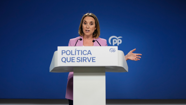 Cuca Gamarra, en la roda de premsa en què ha anunciat que ha demanat el relleu a Alberto Núñez Feijóo (EFE/Borja Sanchez-trillo)