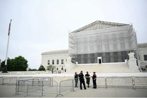 Supreme Court Police seen outside the Court on 27 June, 2025. Credit: Mandel Ngan/AFP/Gety