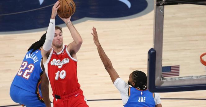Report: Hawks add sharpshooting Kennard to spending spree