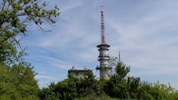 Foto: Der Sendeturm von Radio Corax auf dem Petersberg.