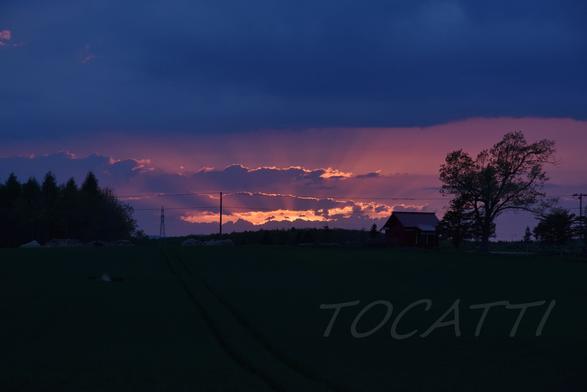 試される大地北海道の夕暮れ.jpg