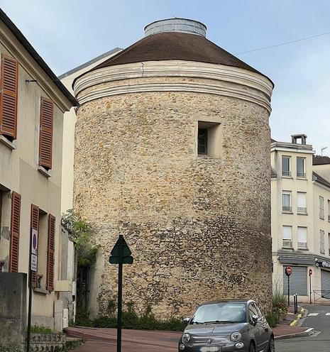 Colombier à #Andilly (#ValDOise) Construction XVIIe siècle. Colombier (cad. B 173) : inscription par arrêté du 25 mai 1988.
Suite 👉 https://monumentum.fr/monument-historique/pa00079976/andilly-colombier
#Patrimoine #MonumentHistorique
Photo CC-BY-SA 4.0 : Chabe01