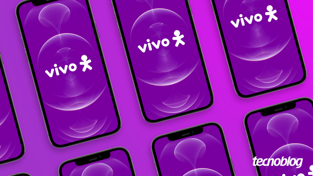 <figure class="wp-block-image size-large wp-lightbox-container"><img alt="Vários celulares pretos estão dispostos em um padrão diagonal sobre um fundo roxo. Cada tela exibe o logo da operadora de telefonia &quot;Vivo&quot;. As telas dos smartphones também mostram um fundo roxo com um padrão de ondas ou arcos mais claros, criando uma sensação de profundidade e brilho. Na parte inferior direita, está o logotipo do &quot;tecnoblog&quot; em fonte de cor branca." class="wp-image-622134" height="596" src="https://files.tecnoblog.net/wp-content/uploads/2022/04/vivo-celular-capa-1060x596.png" width="1060" /><button class="lightbox-trigger" type="button">
			<svg fill="none" height="12" viewBox="0 0 12 12" width="12" xmlns="http://www.w3.org/2000/svg">
				<path d="M2 0a2 2 0 0 0-2 2v2h1.5V2a.5.5 0 0 1 .5-.5h2V0H2Zm2 10.5H2a.5.5 0 0 1-.5-.5V8H0v2a2 2 0 0 0 2 2h2v-1.5ZM8 12v-1.5h2a.5.5 0 0 0 .5-.5V8H12v2a2 2 0 0 1-2 2H8Zm2-12a2 2 0 0 1 2 2v2h-1.5V2a.5.5 0 0 0-.5-.5H8V0h2Z" fill="#fff">
			</svg>
		</button><figcaption class="wp-element-caption">Venda de 20% da Vivo renderia cerca de 3 bilhões de euros à Telefônica (ilustração: Vitor Pádua/Tecnoblog)</figcaption></figure>


<details class="tb-resumo tb-callout padrao">
    Resumo
    <div class="tb-resumo-topicos tb-callout-texto"><ul>
<li>Telefónica, dona da Vivo, considera vender até 20% da operadora no Brasil.</li>
<li>A operação visa reduzir a exposição à moeda brasileira, que tem gerado volatilidade nos resultados da empresa, e pri