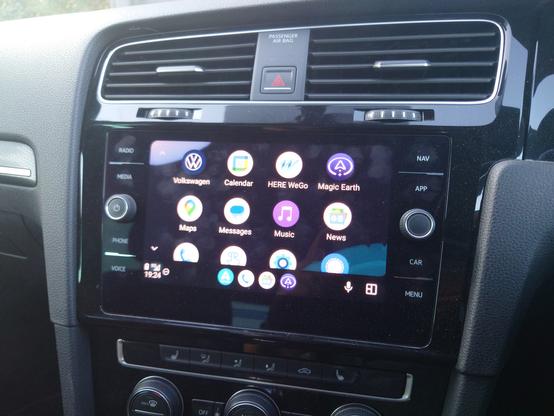 VW Golf GTI MK7,5 MIB2 infotainment screen showing Android Auto