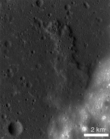 Thick_Lava_Flow_in_Easternmost_Crisium_Basin_(LROC1181_-_M1325486269_crop_ano_fig2).png