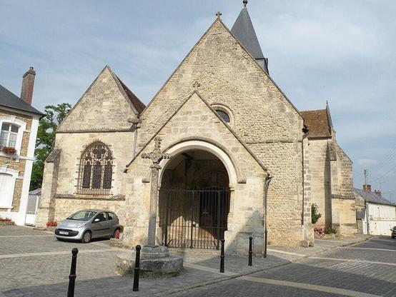 Croix à #Hénonville (#Oise) Construction XIVe siècle. Croix du XIVe siècle : classement par arrêté du 12 octobre 1922.
Suite 👉 https://monumentum.fr/monument-historique/pa00114713/henonville-croix
#Patrimoine #MonumentHistorique
Photo CC-BY-SA 4.0 : Chatsam