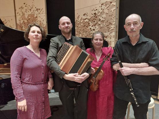 Le Lutecia Ceili Band photographié en mai 2025 à la Philharmonie de Paris