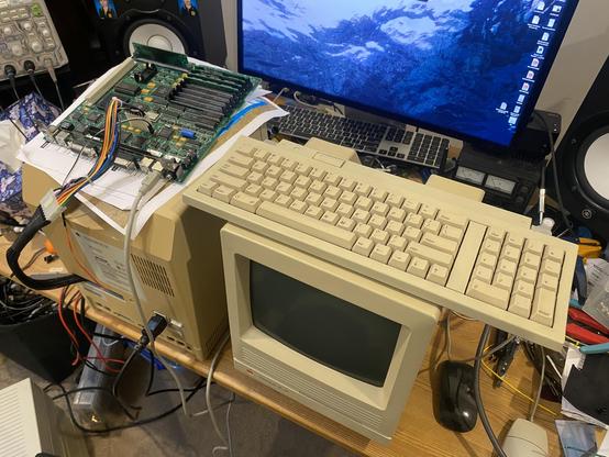 A working vintage Macintosh SE/30 next to a less-working SE/30 (he dead)