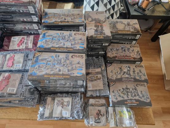 Second half of the sprue boxes / wraps on the table