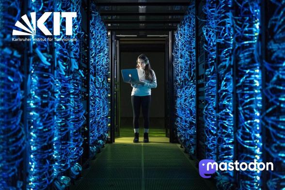 Symbolbild: Logos von KIT und Mastodon, Bildmotiv: Junge Frau mit Notebook zwischen Serverschränken
