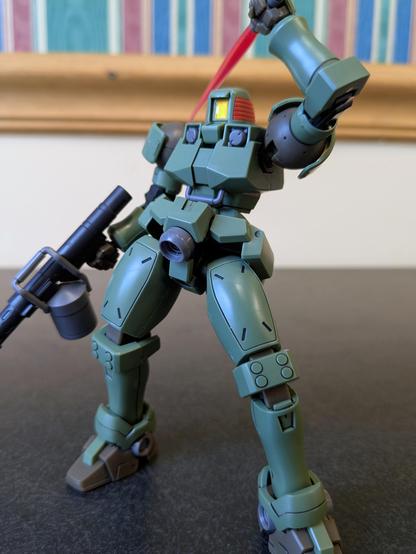 HGAC Leo leaning back and preparing to slash the viewer with its beam saber