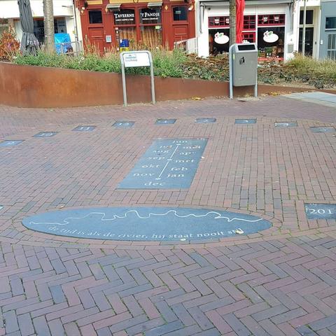 Living sundial