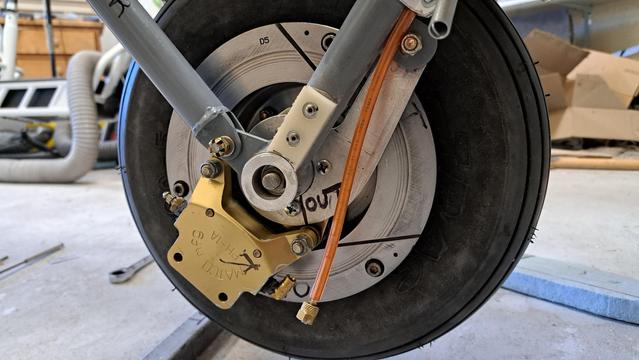 All wheel and brake parts are now on the landing gear.

It's time to add hydraulic fluid and bleed out the air bubbles.