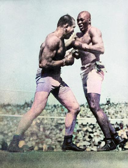 James J. Jeffries fights Johnson in 1910. Public Domain, https://commons.wikimedia.org/w/index.php?curid=208159