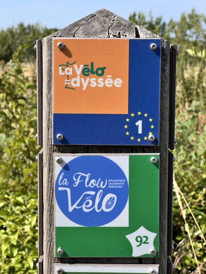 Panneau affichant à la fois La Vélodyssée et la Flow Vélo