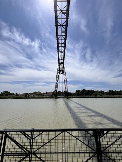 Pont transbordeur de Rochefort, au cours de la traversée.
