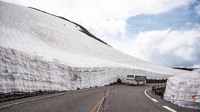 【若林直樹のトラベルフォトギャラリー】立山連峰を望む室堂平（富山県） - トラベル Watch