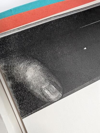 Photocopie d'un document d'archives où la personne a laissé son doigt.