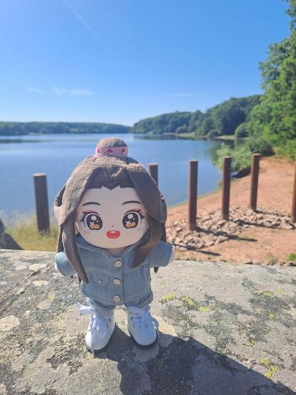minidoll lianlian posing in front of a lake