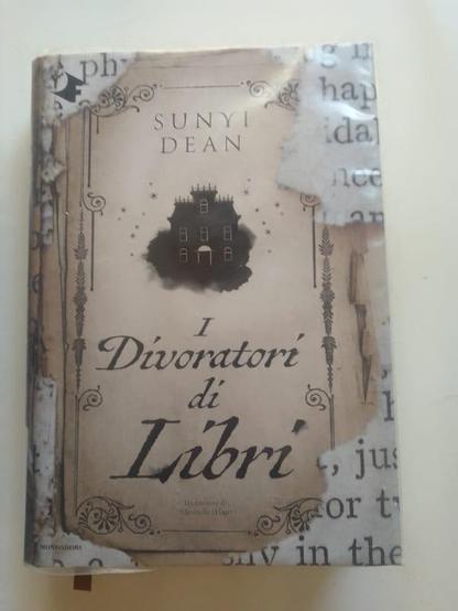 I Divoratori di Libri - Sunyi Dean (fronte)