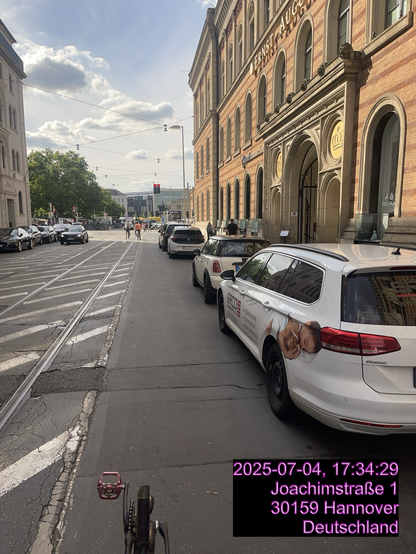 Hannover Mitte -alle  Velorouten im Sternförmigen Velo Vorrang Netz werden am HBF Hannover enden / Beginnen- Aber  kostenfreie Parken Im öffentlichen Straßenverkehrsraum ist trotz leerer Parkhäuser wichtiger