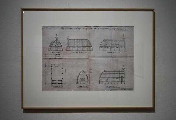 Plans à l’encre noire sur papier blanc dessinés par l’architecte A.H. Kleinenberg en 1924 pour une église protestante, montrant différentes vues du bâtiment.