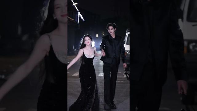 ฉันถือรองเท้าส้นสูงของคุณอยู่👠💓#ความรุ่งโรจน์แห่งวัยเยาว์ #YouthfulGlory #love #cdrama