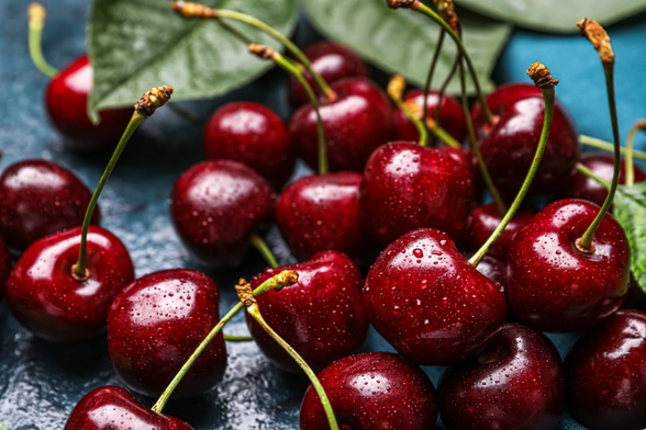 A picture of fresh cherries.