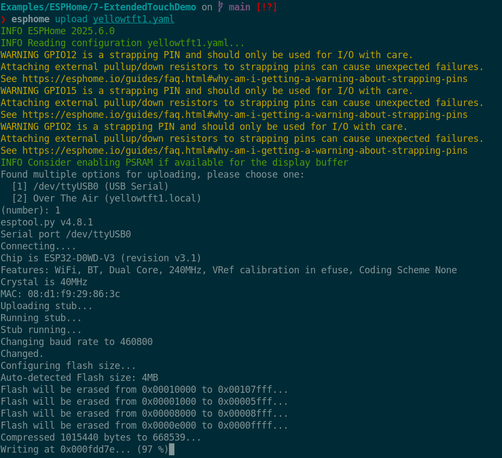Copie d'écran d'un terminal qui compile et flash le projet ESPHome